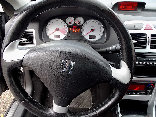 Peugeot 307 cc 2.0i 16v - afbeelding 25 van  40