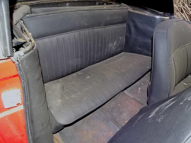 Peugeot 404 cabriolet (barn-find) - afbeelding 9 van  28