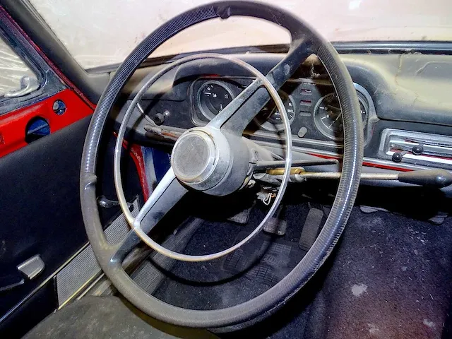 Peugeot 404 cabriolet (barn-find) - afbeelding 13 van  28
