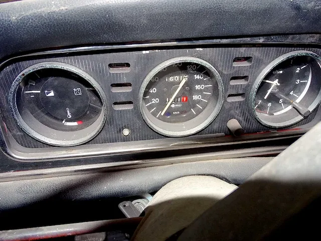 Peugeot 404 cabriolet (barn-find) - afbeelding 15 van  28