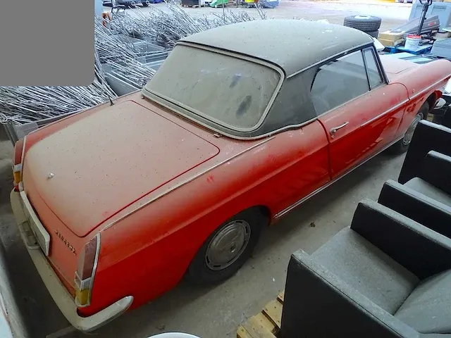 Peugeot 404 cabriolet (barn-find) - afbeelding 12 van  28