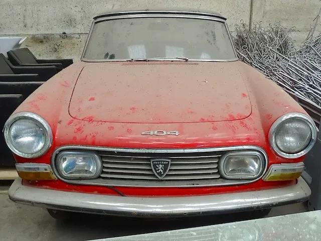 Peugeot 404 cabriolet (barn-find) - afbeelding 23 van  28