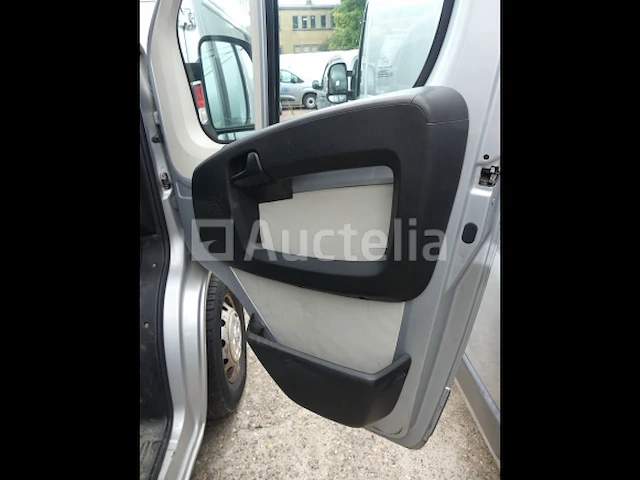 Peugeot boxer bestelwagen met dubbele cabine (2015-71.878 km) - vin vf3yctmfc12a07825 - afbeelding 13 van  34