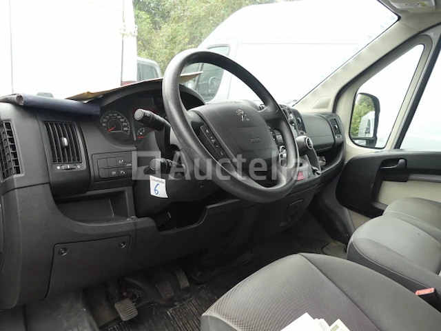 Peugeot boxer bestelwagen met dubbele cabine (2015-71.878 km) - vin vf3yctmfc12a07825 - afbeelding 14 van  34