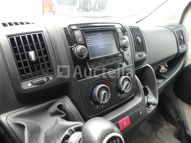 Peugeot boxer bestelwagen met dubbele cabine (2015-71.878 km) - vin vf3yctmfc12a07825 - afbeelding 16 van  34