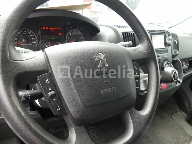 Peugeot boxer bestelwagen met dubbele cabine (2015-71.878 km) - vin vf3yctmfc12a07825 - afbeelding 19 van  34