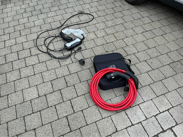 Peugeot e 2008 personenauto - afbeelding 8 van  16