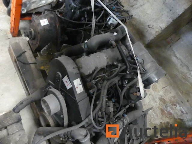 Peugeot motor voor machine - afbeelding 2 van  2