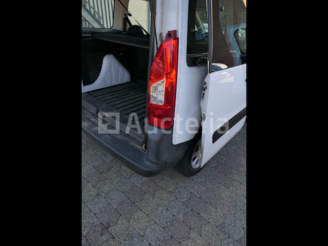 Peugeot partner auto (2011-87.624 km) - afbeelding 16 van  41