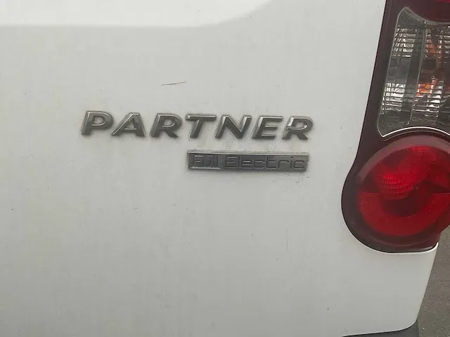 Peugeot partner full elektrische bedrijfswagen - afbeelding 14 van  18