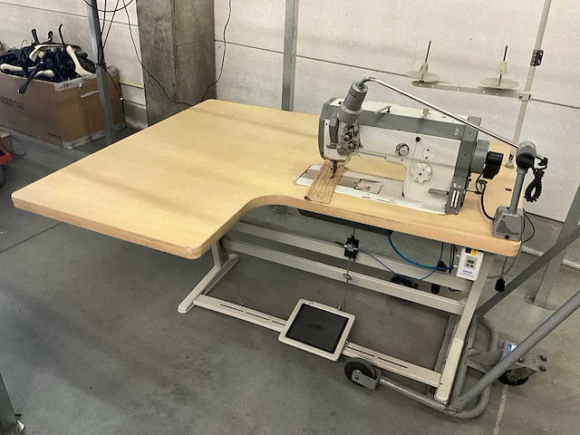 Pfaff 1naalds drievoudig transport machine type 1425 - afbeelding 1 van  5