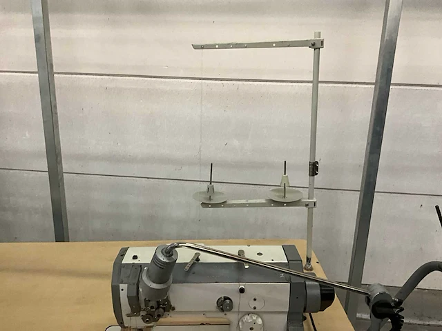 Pfaff 1naalds drievoudig transport machine type 1425 - afbeelding 4 van  5