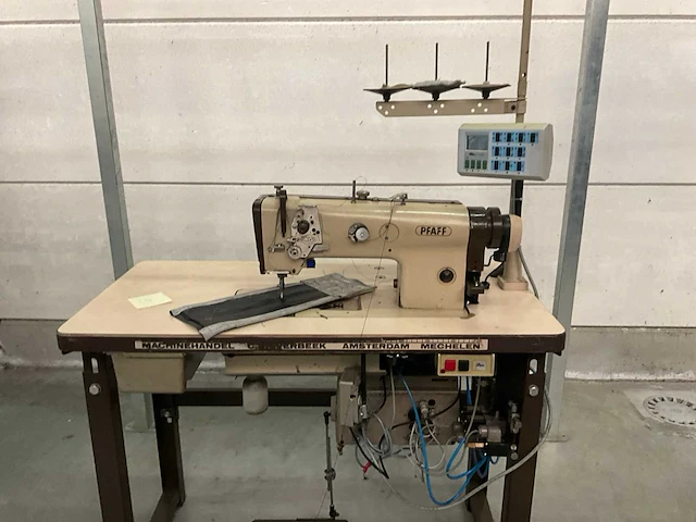 Pfaff 1naalds drievoudig transport machine type 1445 - afbeelding 4 van  4