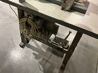 Pfaff 2naalds zuilmachine, drievoudig transport met draadafsnijder type 1296 - afbeelding 6 van  6