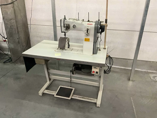 Pfaff 2naalds zuilmachine, drievoudig transport met draadafsnijder type 1296 - afbeelding 3 van  9