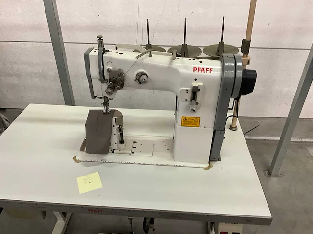 Pfaff 2naalds zuilmachine, drievoudig transport met draadafsnijder type 1296 - afbeelding 4 van  9