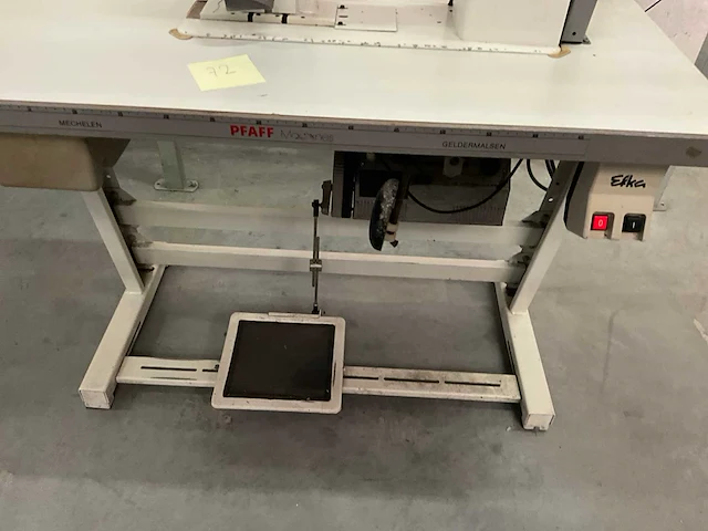 Pfaff 2naalds zuilmachine, drievoudig transport met draadafsnijder type 1296 - afbeelding 5 van  9