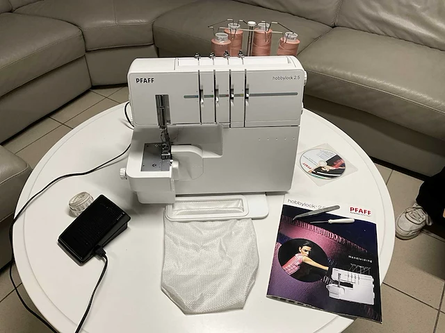 Pfaff hobbylock 2.5 naaimachine overlock - afbeelding 1 van  10