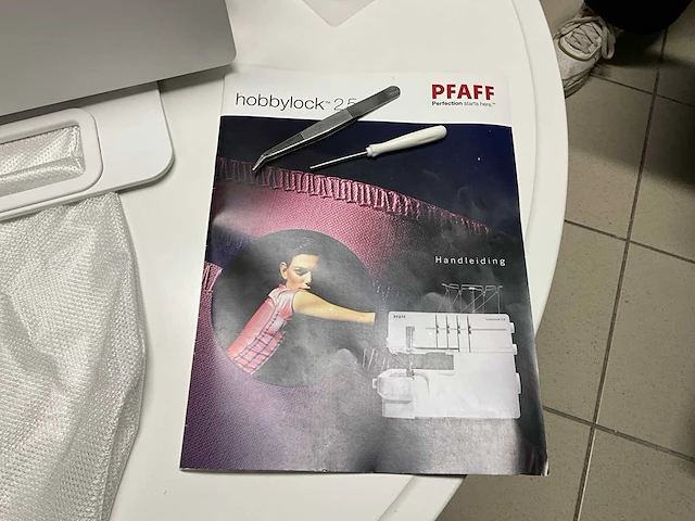 Pfaff hobbylock 2.5 naaimachine overlock - afbeelding 4 van  10