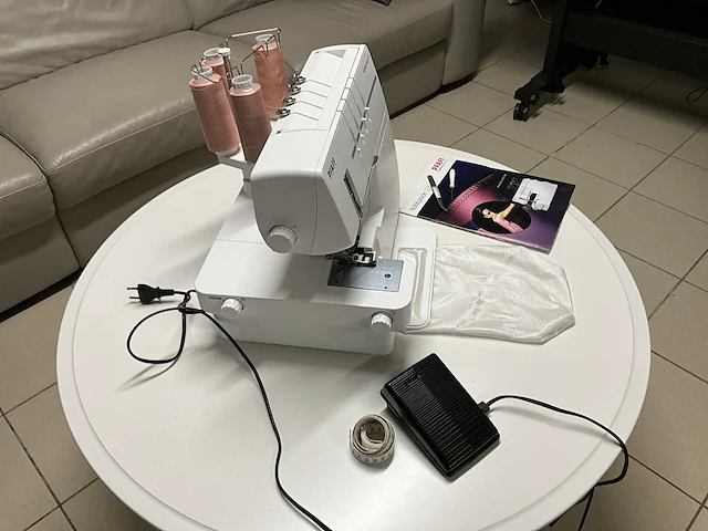 Pfaff hobbylock 2.5 naaimachine overlock - afbeelding 5 van  10
