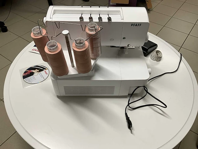 Pfaff hobbylock 2.5 naaimachine overlock - afbeelding 7 van  10