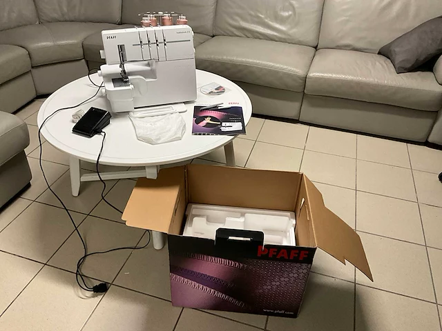 Pfaff hobbylock 2.5 naaimachine overlock - afbeelding 9 van  10