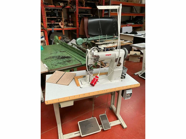 Pfaff naaimachine dubbele naald zonder luchtdruk - afbeelding 2 van  8