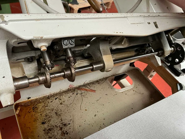 Pfaff naaimachine dubbele naald zonder luchtdruk - afbeelding 8 van  8