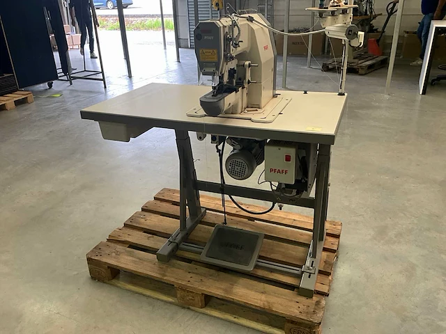 Pfaff p139s-01 naaimachine - afbeelding 1 van  8
