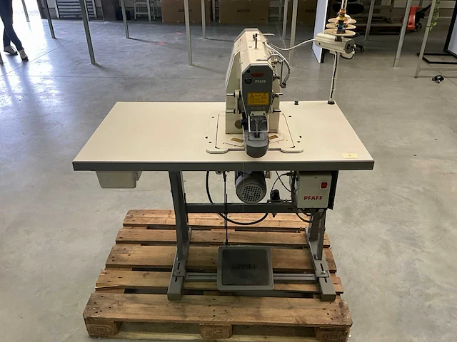 Pfaff p139s-01 naaimachine - afbeelding 2 van  8