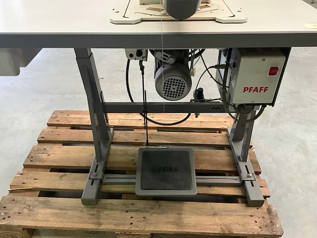 Pfaff p139s-01 naaimachine - afbeelding 3 van  8