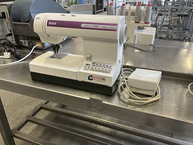 Pfaff select 1538 naaimachine - afbeelding 1 van  4