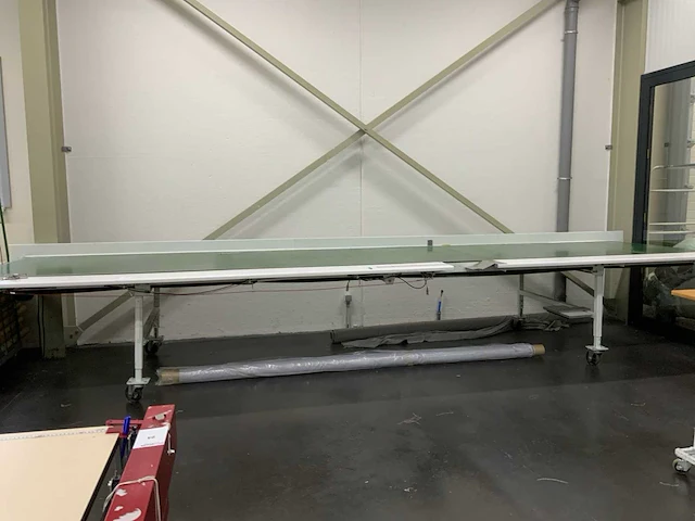 Pfaff tafel met transportband na te zien - afbeelding 2 van  6