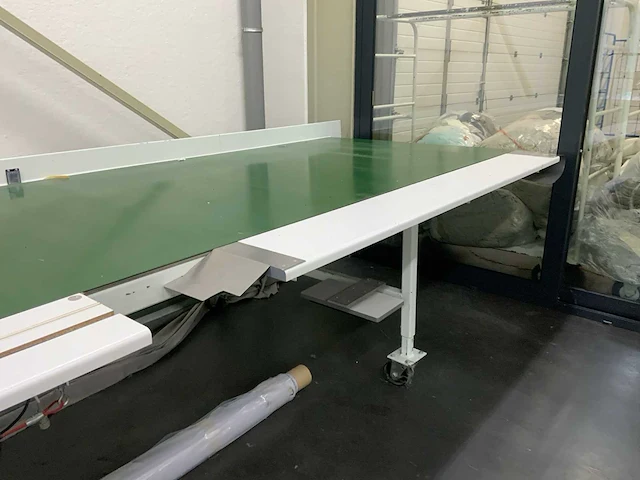 Pfaff tafel met transportband na te zien - afbeelding 3 van  6