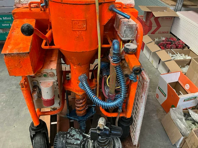 Pft g4 spuitgietmachine - afbeelding 19 van  20