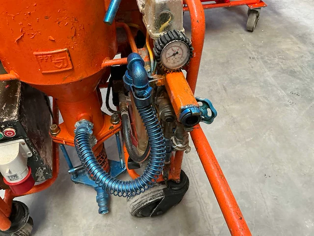 Pft g4 spuitgietmachine - afbeelding 15 van  15