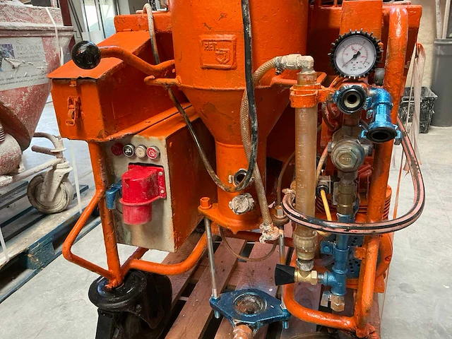 Pft g4 spuitgietmachine - afbeelding 18 van  22