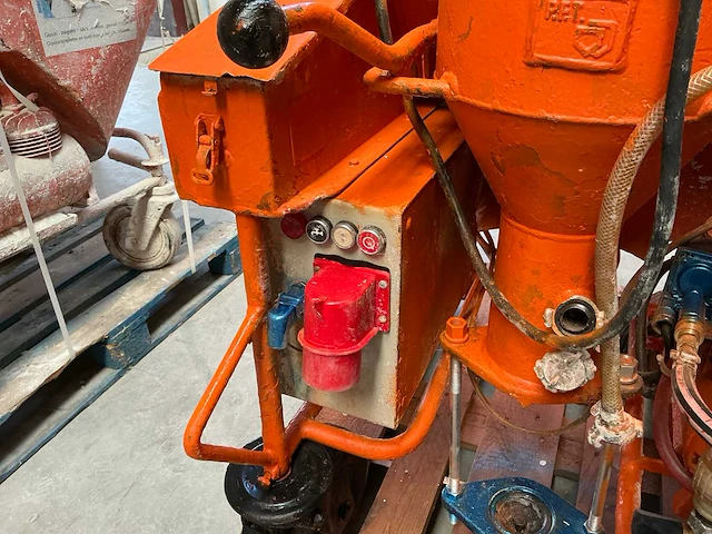 Pft g4 spuitgietmachine - afbeelding 21 van  22