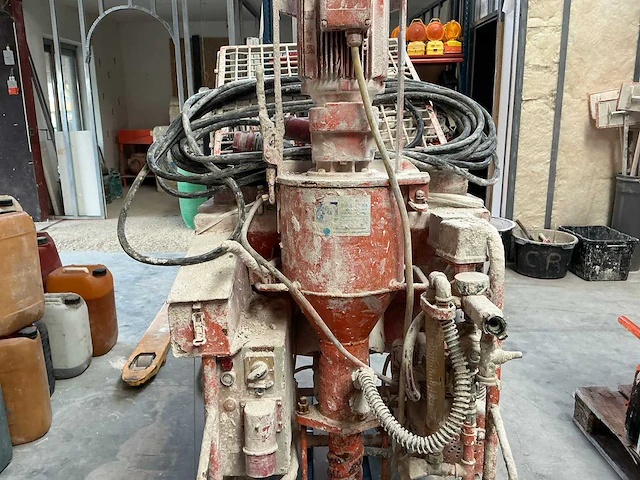 Pft g4 spuitgietmachine - afbeelding 17 van  20
