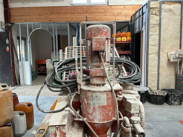 Pft g4 spuitgietmachine - afbeelding 18 van  20