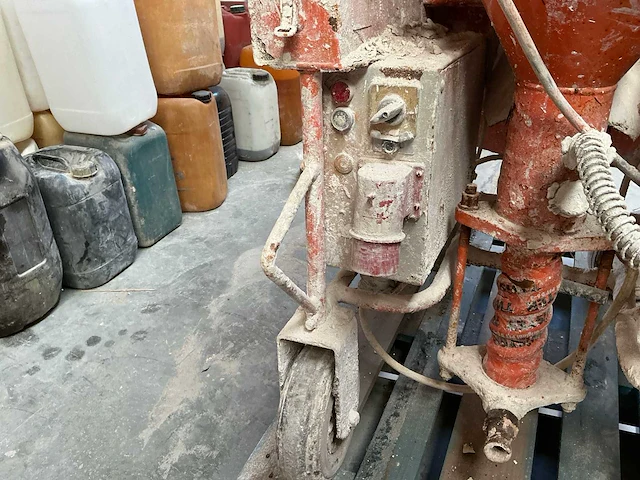 Pft g4 spuitgietmachine - afbeelding 19 van  20