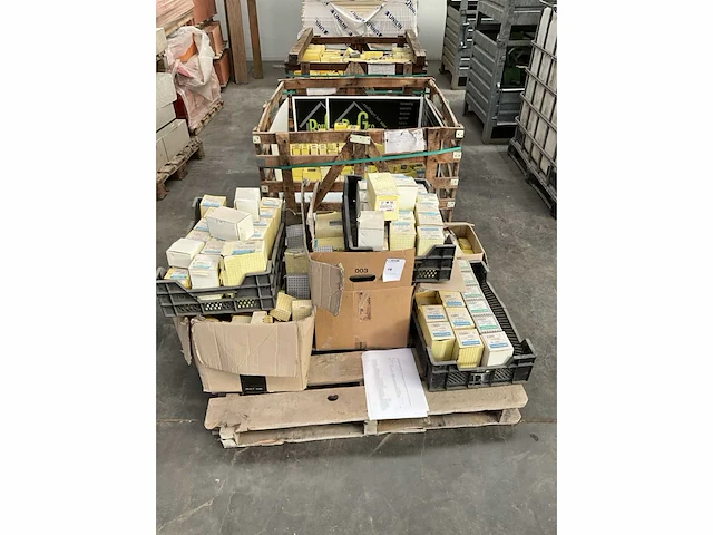 Pgb fasteners grote partij diverse bevestigingsmateriaal - afbeelding 5 van  9