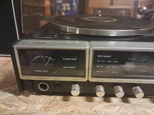 Philipps radio,cassette en platenspeler goede staat + 2 boxen - afbeelding 2 van  8