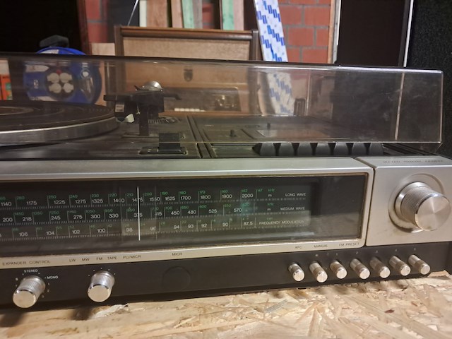 Philipps radio,cassette en platenspeler goede staat + 2 boxen - afbeelding 3 van  8