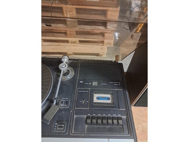 Philipps radio,cassette en platenspeler goede staat + 2 boxen - afbeelding 4 van  8