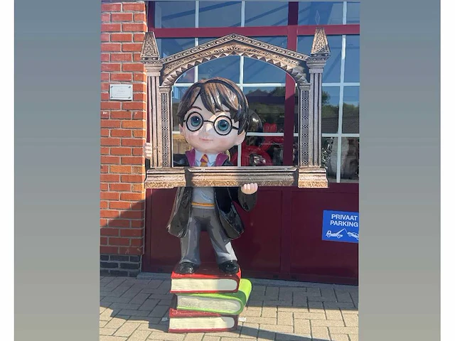 Photo booth boy on books h180cm - afbeelding 1 van  1