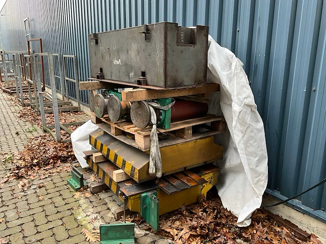 Phw - 100 - persmachine met matrijs voor profielplaten - afbeelding 2 van  22