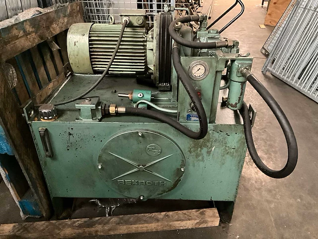 Phw - 100 - persmachine met matrijs voor profielplaten - afbeelding 11 van  22