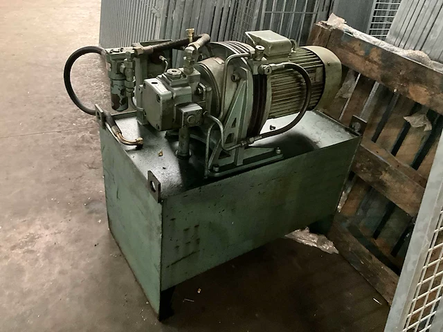 Phw - 100 - persmachine met matrijs voor profielplaten - afbeelding 13 van  22