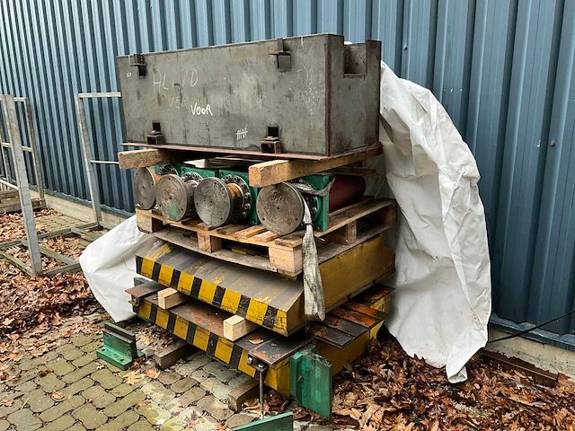 Phw - 100 - persmachine met matrijs voor profielplaten - afbeelding 22 van  22